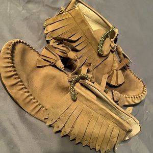 Womens Moccasin Size 6